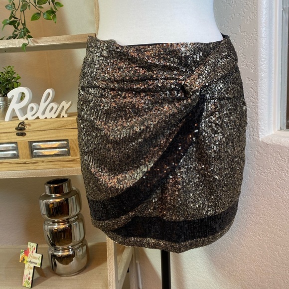 🆕WILDFOX sequin skirt - Picture 2 of 8
